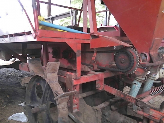 เครื่องปลูกอ้อยร่องคุ่จุมพล