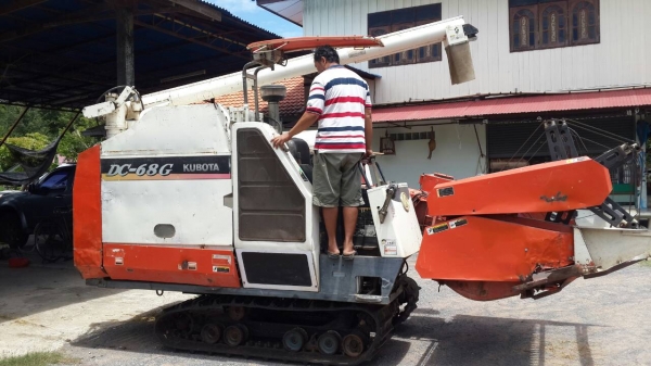 ขายรถเกี่ยว  KOBOTA DC68-Cขาย ถูกๆ