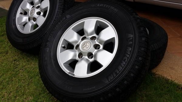 ล้อ vigo ขอบ 15 พร้อมยาง ล้อ vigo ขอบ 15 พร้อมยาง