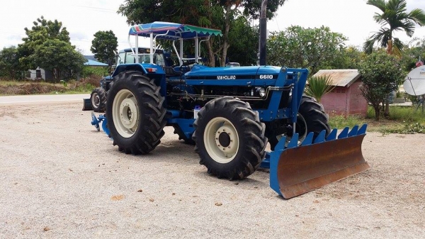 ขายด่วน รถไถFORD7810 สภาพดี