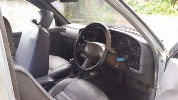 ขายรถบ้านสวยๆ  เล่มพร้อมโอน   ภาษี 59   เเอร์เย็น  ขับดี  สีสวย