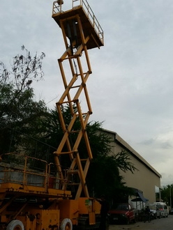 ขาย รถกระเช้า แมนลิฟท์ ขากรรไกร AICHI ตีนตะขาบ แทร็กเหล็กหุ้มยาง สูง15เมตร