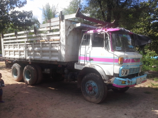 รถสิบล้อ สองเพลาhino เปลี่ยนเครื่องเป็น Isuzu 175 แรงม้า ลงเล่มแล้ว เครื่องดีมากๆ คัดซีส์ไม่ผุ แต่ไม่สวย ครับ พร้อมใช้งาน