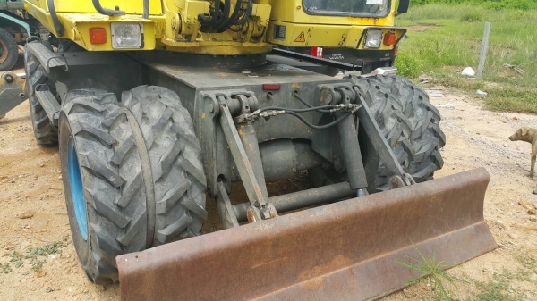 ขายรถแม็กโคล้อยางPW170-5K สภาพสวยพร้อมใช้ ติดต่อ คุณ อ๊อฟ พิจิตร 086-737-9991