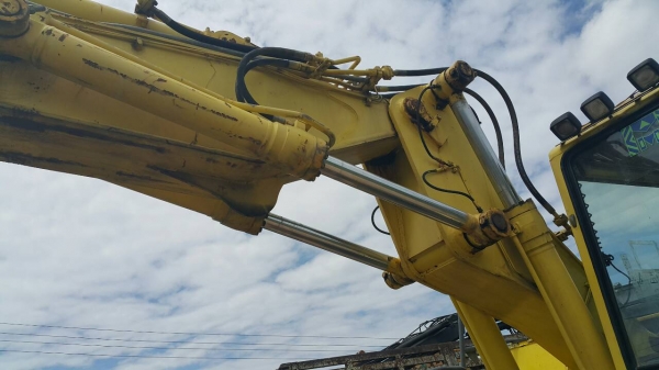 ขายรถแม็กโคล้อยางPW170-5K สภาพสวยพร้อมใช้ ติดต่อ คุณ อ๊อฟ พิจิตร 086-737-9991