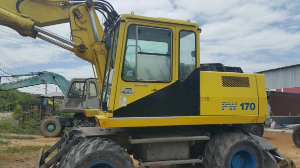 ขายรถแม็กโคล้อยางPW170-5K สภาพสวยพร้อมใช้ ติดต่อ คุณ อ๊อฟ พิจิตร 086-737-9991