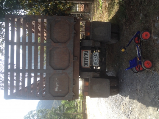 ขายด่วน หางพ่วงสิบล้อ สามมิตร