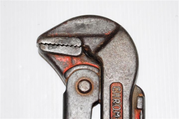 ขายประแจจับแป็ปสองขา ยี่ห้อ UNIOR รุ่น 480 ขนาด นิ้วครึ่ง ความยาวทั้งตัว 17 นิ้ว ผลิตที่ประเทศ สโลวีเนีย