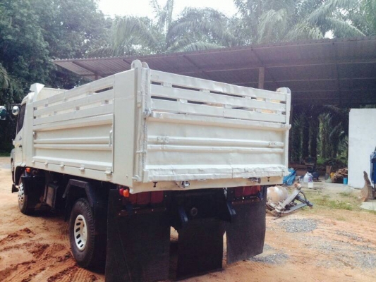 ขาย HINO FC150ปี49 สภาพสวยพร้อมใช้ ราคาต่อรองได้ ติดต่อได้ที่คุณ อ๊อฟ พิจิตร 086-737-9991