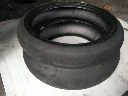 ยาง Pirelli รุ่น Diablo เบอร์ 200/60 R17, 190/55 R17, 120/70 R17 ปี 2014