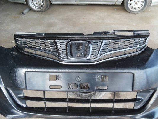 กันชนหน้า Jazz+กระจังหน้า