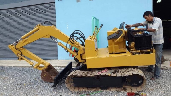 ขายรถแบคโฮPc20-1พร้อมใช้ครับ