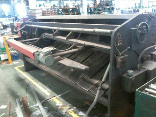 ขายเครื่องตัดเหล็กAmada8ฟุตตัดได้6มิลมีแบ็คเก็ตหลัง