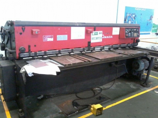 ขายเครื่องตัดเหล็กAmada8ฟุตตัดได้6มิลมีแบ็คเก็ตหลัง