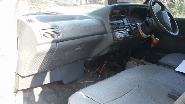 ขายรถตู้TOYOTA ปี36 2.5ดีเซล เครื่องเดิม เบาะครบ สภาพพร้อมวิ่งใช้งาน เอกสารเล่มทะเบียนพร้อมชุดโอน