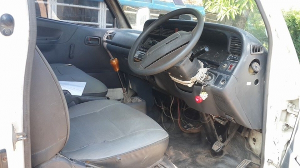 ขายรถตู้TOYOTA ปี36 2.5ดีเซล เครื่องเดิม เบาะครบ สภาพพร้อมวิ่งใช้งาน เอกสารเล่มทะเบียนพร้อมชุดโอน