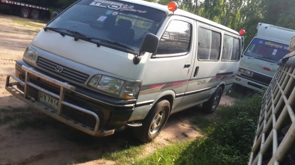 ขายรถตู้TOYOTA ปี36 2.5ดีเซล เครื่องเดิม เบาะครบ สภาพพร้อมวิ่งใช้งาน เอกสารเล่มทะเบียนพร้อมชุดโอน