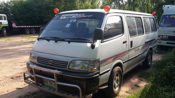 ขายรถตู้TOYOTA ปี36 2.5ดีเซล เครื่องเดิม เบาะครบ สภาพพร้อมวิ่งใช้งาน เอกสารเล่มทะเบียนพร้อมชุดโอน