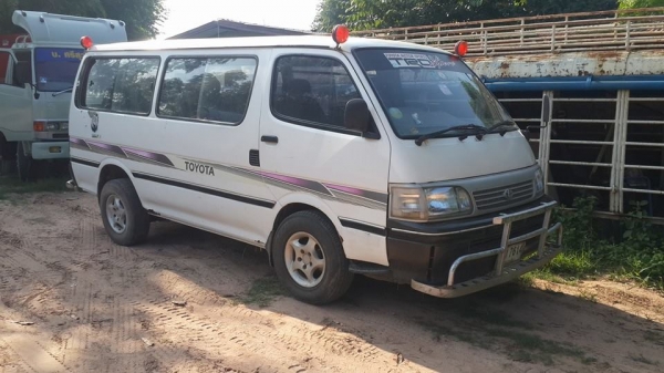 ขายรถตู้TOYOTA ปี36 2.5ดีเซล เครื่องเดิม เบาะครบ สภาพพร้อมวิ่งใช้งาน เอกสารเล่มทะเบียนพร้อมชุดโอน