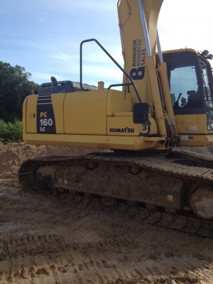 ขายรถแบคโฮ KOMATSU PC160-8 เอกสารอินวอย 5414 ชม.ราคา 1650000