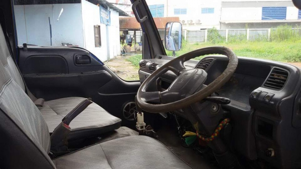 าย 4 ล้อไม่ติดเวลา ISUZU NHR 69E เครื่อง 100 แรง หน้าแหนบ หลังแหนบ