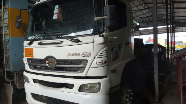 รถฮีโน่ 10 ล้อ หัวลาก 320 แรงม้า. ปี 50.   ( ขาย แม่ , ลูก. )    สนใจติดต่อ  081 - 6079515