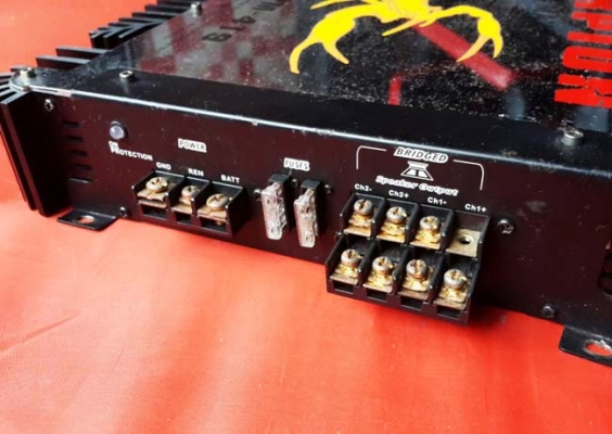 ขายยกชุด หรือแยกก็ได้ครับ  1.ซับ 10" สภาพสวยๆ 1 คู่ ราคา 1,000 บาท 2.POWER 4CH 1000 W ราคา 1,000 บาท 3.POWER ขับซับ ราคา 1,000 บาท  ดูของถนนราชดำเนิน  0896878976 โอ๋  id line : charnpreecha