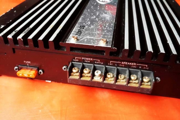 ขายยกชุด หรือแยกก็ได้ครับ  1.ซับ 10" สภาพสวยๆ 1 คู่ ราคา 1,000 บาท 2.POWER 4CH 1000 W ราคา 1,000 บาท 3.POWER ขับซับ ราคา 1,000 บาท  ดูของถนนราชดำเนิน  0896878976 โอ๋  id line : charnpreecha