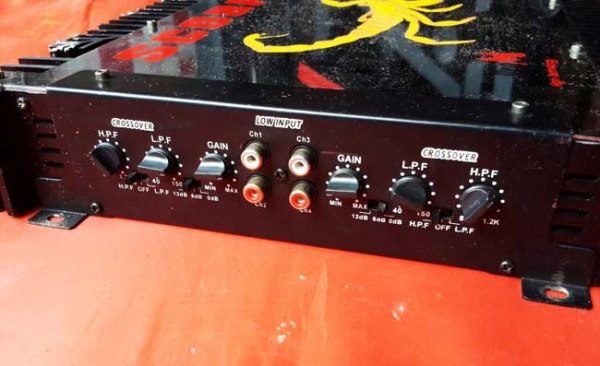 ขายยกชุด หรือแยกก็ได้ครับ  1.ซับ 10" สภาพสวยๆ 1 คู่ ราคา 1,000 บาท 2.POWER 4CH 1000 W ราคา 1,000 บาท 3.POWER ขับซับ ราคา 1,000 บาท  ดูของถนนราชดำเนิน  0896878976 โอ๋  id line : charnpreecha