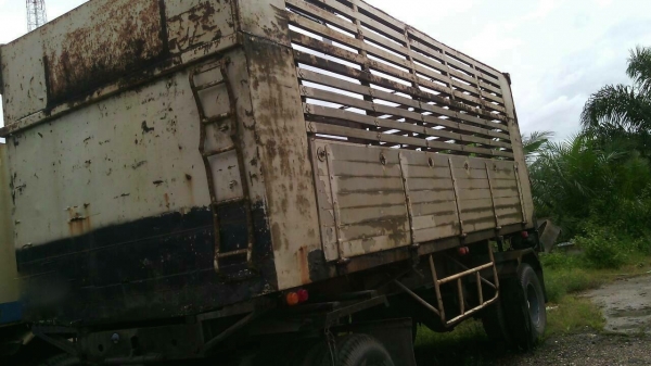 รถฮีโน่ 10 ล้อ  รั้ว ( ไม่ดั้ม )  FM3H  195 แรงม้า. ปี 38. ( ขาย แม่ , ลูก. )      สนใจติดต่อ  081 - 6079515