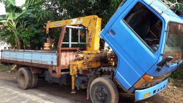 ขาย NKR 110 แรง  ติดเครน 2.5 ตัน