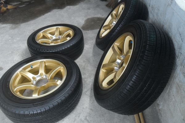 ล้อแม็ก 17นิ้ว 6รู พร้อมยาง สวยๆใสไร้ริ้วรอย 4 ล้อ ราคา 10900 บาท ล้อแม็ก 17นิ้ว 6รู พร้อมยาง สวยๆใสไร้ริ้วรอย 4 ล้อ ราคา 10900 บาท