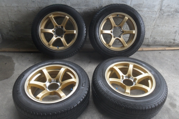 ล้อแม็ก 17นิ้ว 6รู พร้อมยาง สวยๆใสไร้ริ้วรอย 4 ล้อ ราคา 10900 บาท