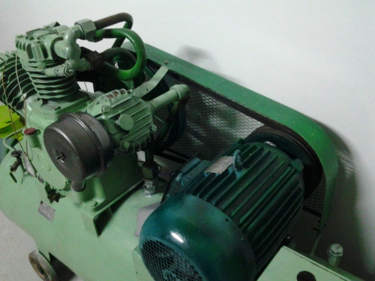 ขายปั้มลมTOSHIBA ขนาด400 ลิตร มอเตอร์10HP ไฟ 380V