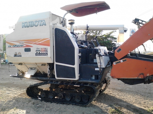 รถเกี่ยวข้าว คูโบต้า 95 พลัด รถเกี่ยวข้าว คูโบต้า 95 พลัด