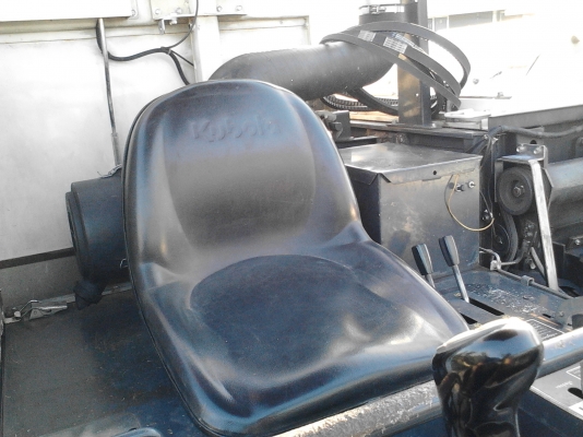 รถเกี่ยวข้าว คูโบต้า 95 พลัด รถเกี่ยวข้าว คูโบต้า 95 พลัด