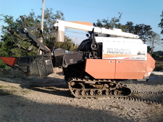 รถเกี่ยวข้าว คูโบต้า 95 พลัด รถเกี่ยวข้าว คูโบต้า 95 พลัด