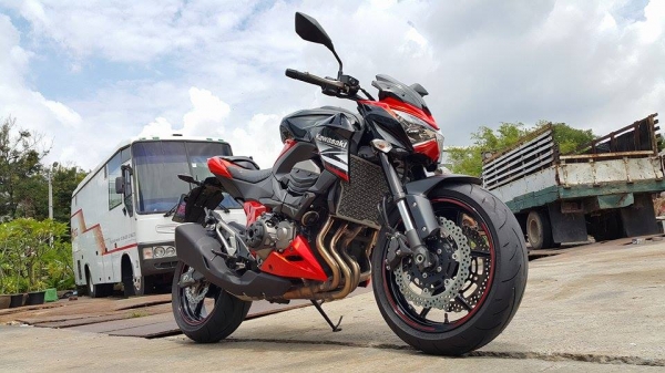 Z800 วิ่ง 3000 กิโล ใหม่จรดหัวน๊อตในราคาคุ้มๆ จัดแนนส์ได้ ต่อรองได้ครับ