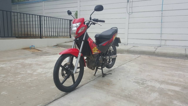 Sonic 125 ตัวใหม่ปี48 เครื่องเดิมๆน็อตเครื่องและฝาสูบไม่เคยแกะ ใครหาใช้อยู่ไม่ผิดหวังแน่นอน Sonic 125 ตัวใหม่ปี48 เครื่องเดิมๆน็อตเครื่องและฝาสูบไม่เคยแกะ ใครหาใช้อยู่ไม่ผิดหวังแน่นอน