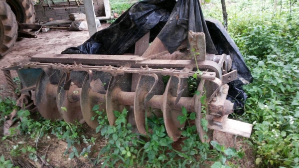 ขายรถไถเพลาเดียว FORD 6600 เครื่อง T5 สวยเดิมเก่าเก็บ สนใจโทร 081-970-1072