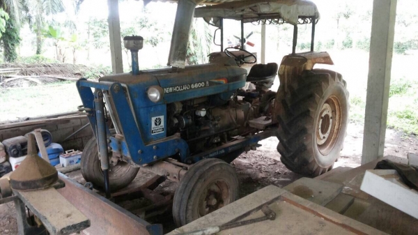 ขายรถไถเพลาเดียว FORD 6600 เครื่อง T5 สวยเดิมเก่าเก็บ สนใจโทร 081-970-1072