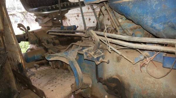 ขายรถไถเพลาเดียว FORD 6600 เครื่อง T5 สวยเดิมเก่าเก็บ สนใจโทร 081-970-1072