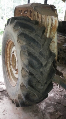 ขายรถไถเพลาเดียว FORD 6600 เครื่อง T5 สวยเดิมเก่าเก็บ สนใจโทร 081-970-1072