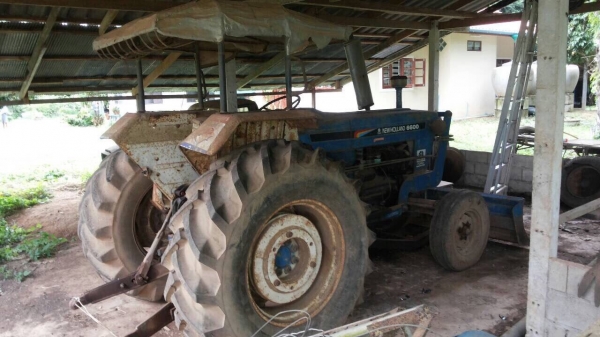 ขายรถไถเพลาเดียว FORD 6600 เครื่อง T5 สวยเดิมเก่าเก็บ สนใจโทร 081-970-1072