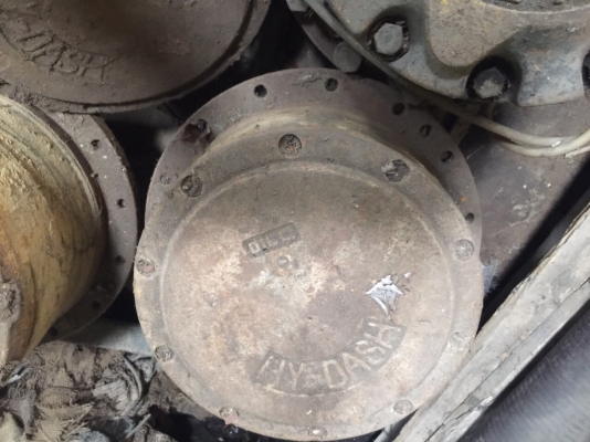 ขายตัวเดินรถขุดPC120-2-3..หรือใส่รุ่นอื่นก็ได้...มี3ลูก..สภาพดีพร้อมใช้