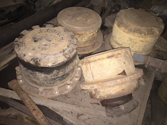 ขายตัวเดินรถขุดPC120-2-3..หรือใส่รุ่นอื่นก็ได้...มี3ลูก..สภาพดีพร้อมใช้