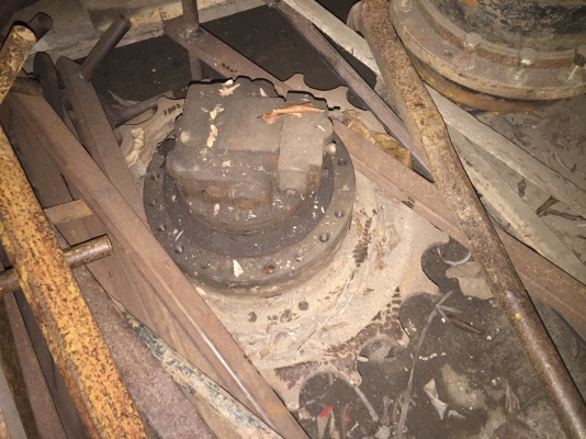 ขายตัวเดินรถขุดPC120-2-3..หรือใส่รุ่นอื่นก็ได้...มี3ลูก..สภาพดีพร้อมใช้