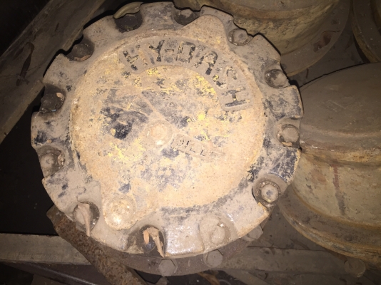 ขายตัวเดินรถขุดPC120-2-3..หรือใส่รุ่นอื่นก็ได้...มี3ลูก..สภาพดีพร้อมใช้