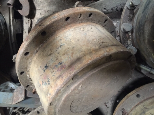 ขายตัวเดินรถขุดPC120-2-3..หรือใส่รุ่นอื่นก็ได้...มี3ลูก..สภาพดีพร้อมใช้