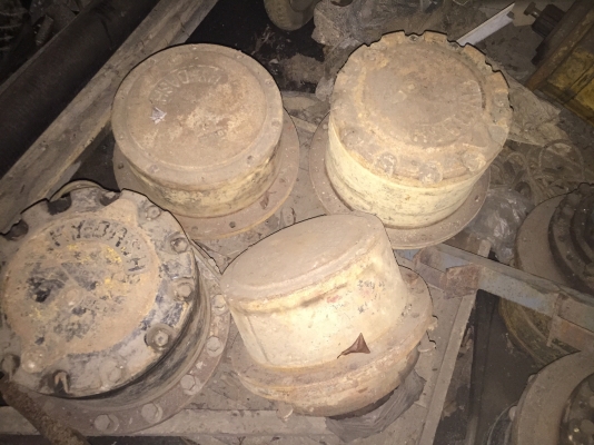 ขายตัวเดินรถขุดPC120-2-3..หรือใส่รุ่นอื่นก็ได้...มี3ลูก..สภาพดีพร้อมใช้